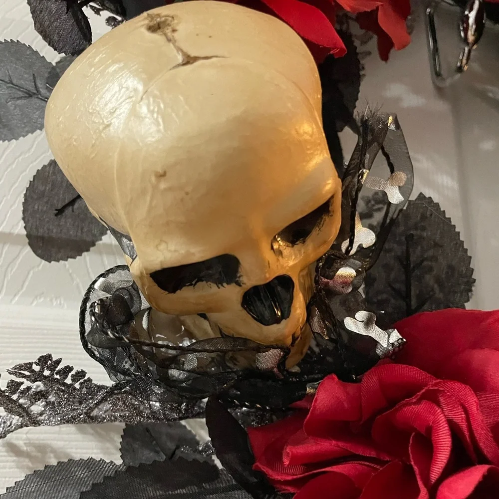 Hallowed Skulls Wreath